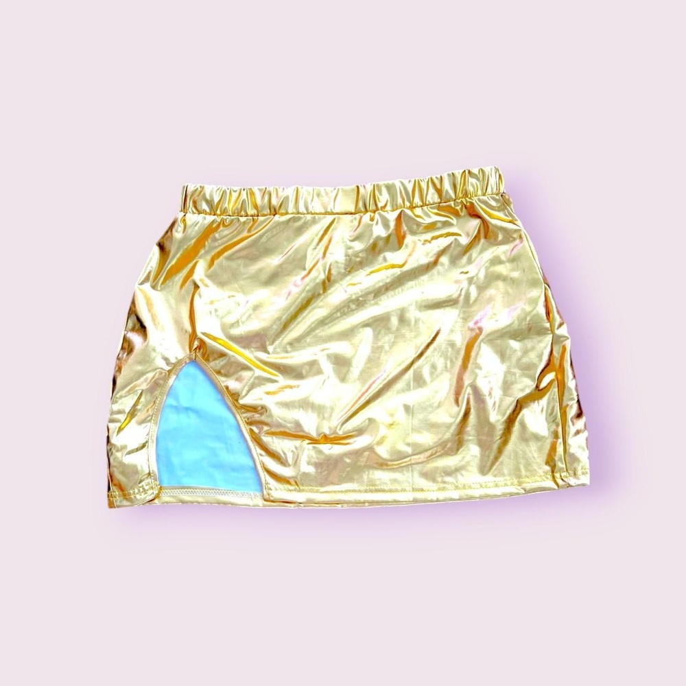 metallic gold mini skirt with a beautiful iridescent sheen